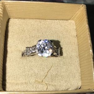 Bella Luce Ring 💋Flash Sale💋